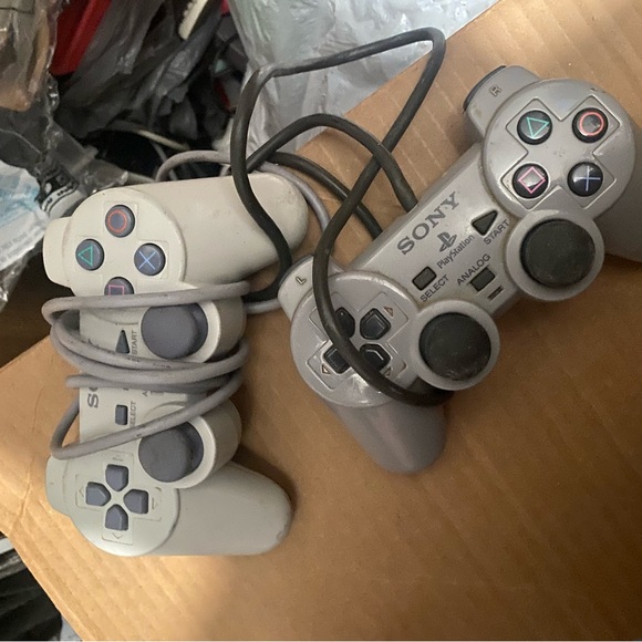PlayStation 1 counsel with controllers and and game - Picture 2 of 5